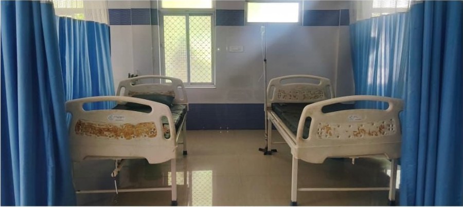 General ward with hospital beds, privacy curtains and IV stands