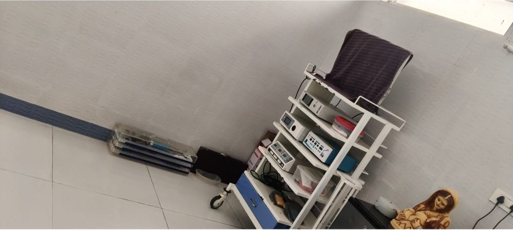 Laparoscopic operation theatre equipment trolley